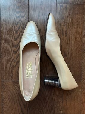 Salvatore Ferragamo Cream Leather Mid Heel Pumps 8.5B